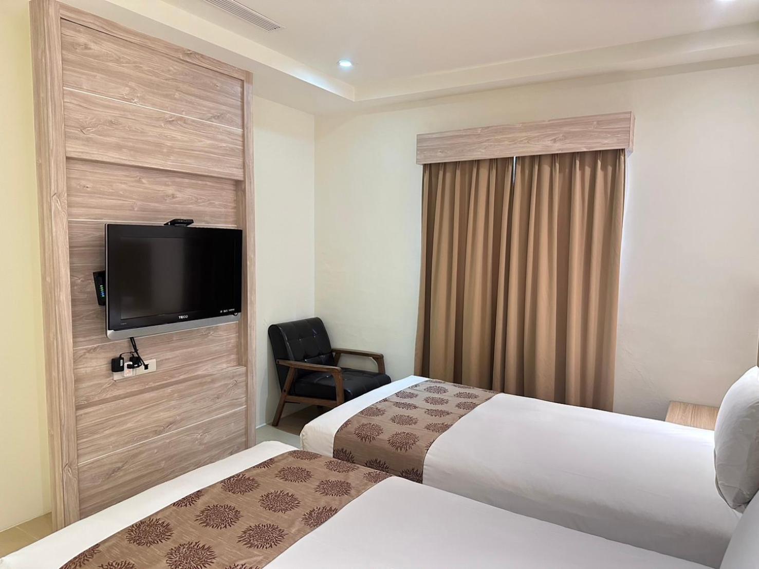 East Town 26 Hotel Хуалянь Екстер'єр фото