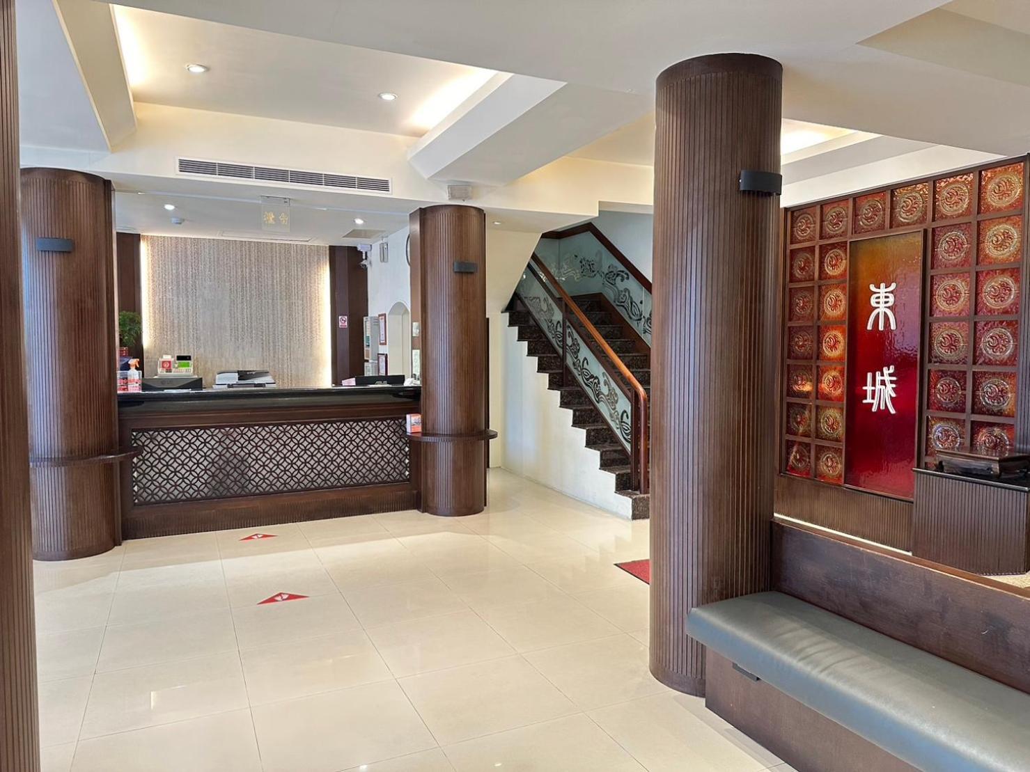 East Town 26 Hotel Хуалянь Екстер'єр фото